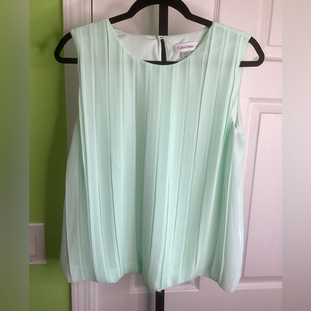 Calvin Klein Mint Green Pleated Bubble Blouse, size Medium